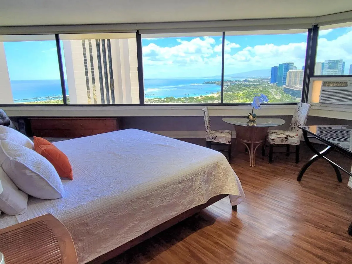 Image 6 of Waikiki Studio Steps to Beach-Mall Free Parking-WiFi