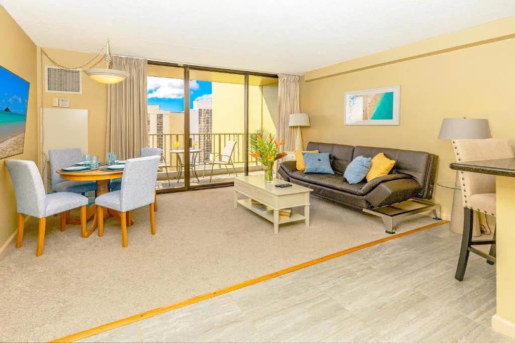 Image of Waikiki Sunset City & Mountain View with Parking