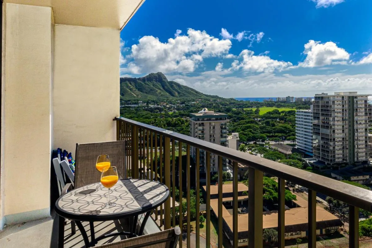 Image 1 of Waikiki Sunset City & Mountain View with Parking