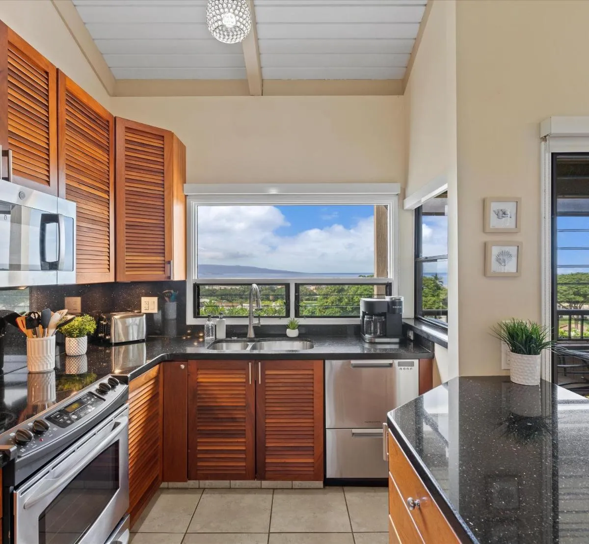 Image 2 of Wailea Ekolu 104 condo
