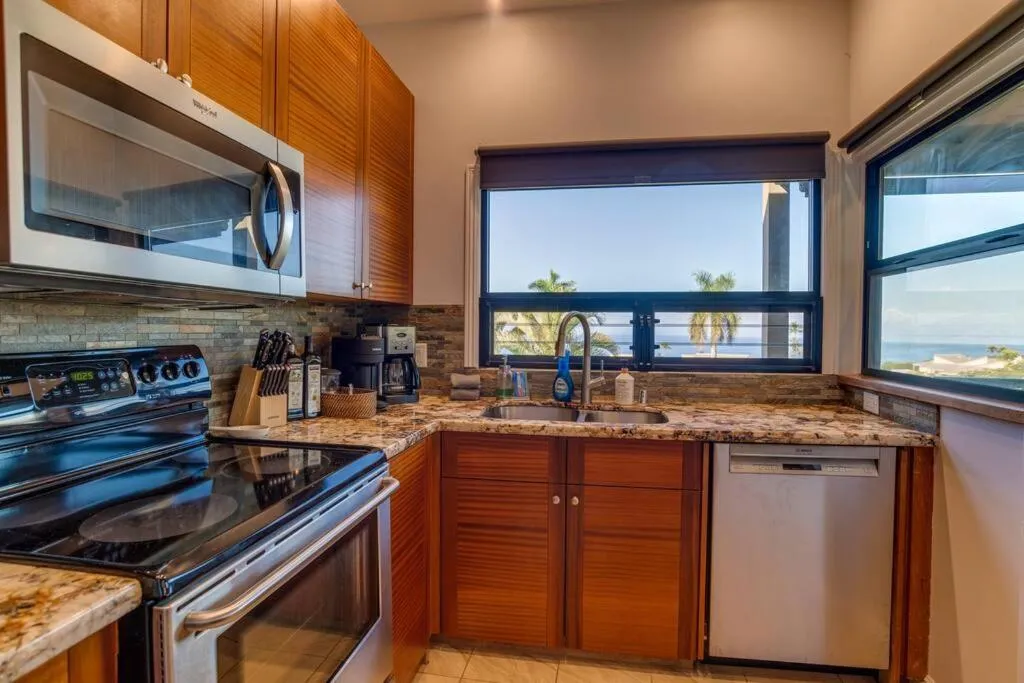 Image 4 of Wonderful Wailea Condo with Lanai Water Views