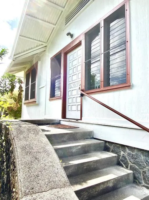 Image 3 of YOUR HILO HOMEBASE – Lovely 3 Bedroom in Heart of Hilo with AC!