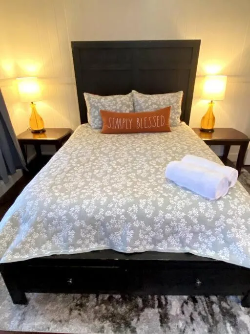 Image 5 of YOUR HILO HOMEBASE – Lovely 3 Bedroom in Heart of Hilo with AC!