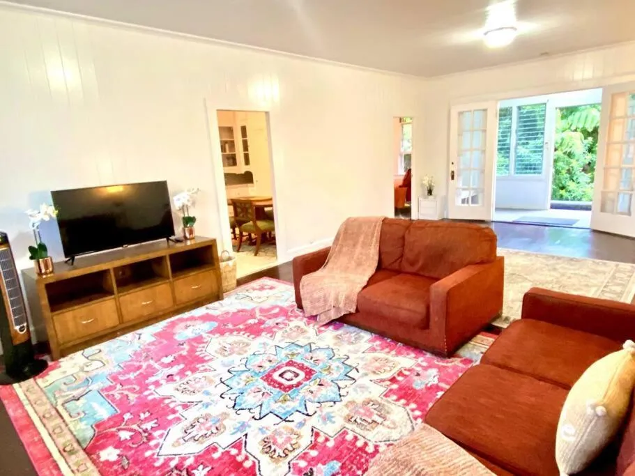 Image 6 of YOUR HILO HOMEBASE – Lovely 3 Bedroom in Heart of Hilo with AC!