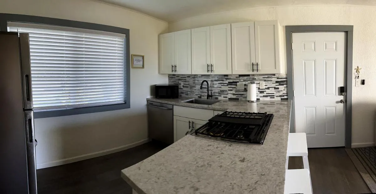 Image 2 of Your Slice of Paradise in Kona – Walk to Beach and Stores
