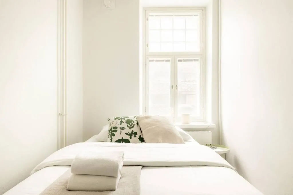 Image 6 of Downtown Light-Filled Retreat