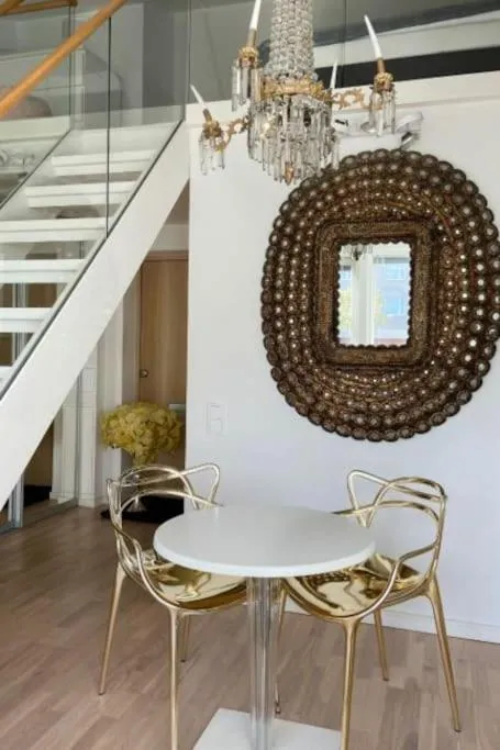 Image of Elegant Penthouse Loft – Center