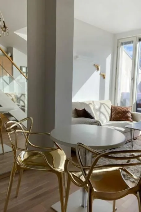 Image 3 of Elegant Penthouse Loft – Center