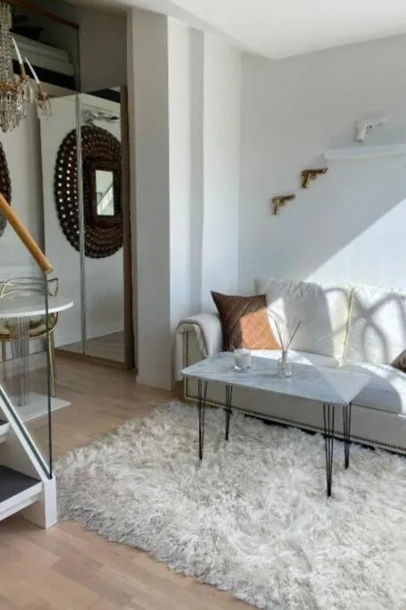 Image 5 of Elegant Penthouse Loft – Center