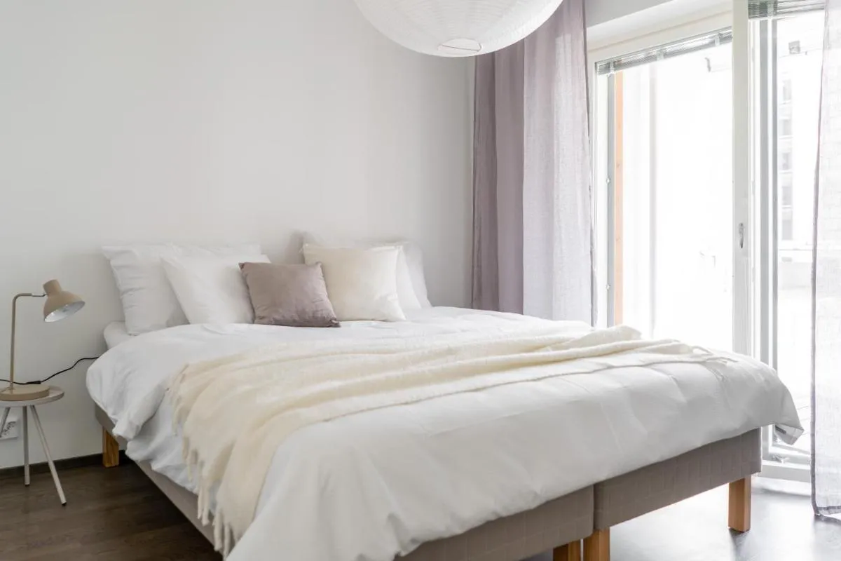 Image 6 of Iso aurinkoinen parveke ja hyvät yhteydet