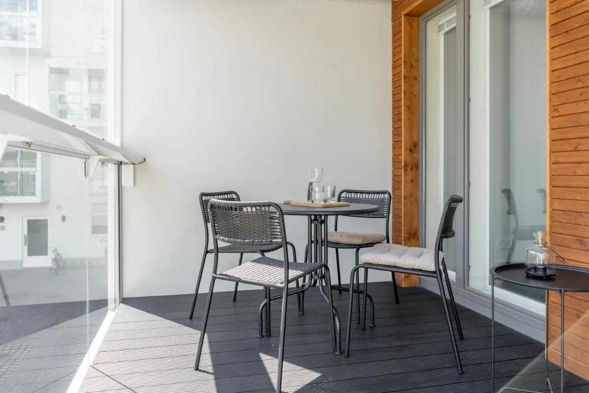 Image 3 of Iso aurinkoinen parveke ja hyvät yhteydet