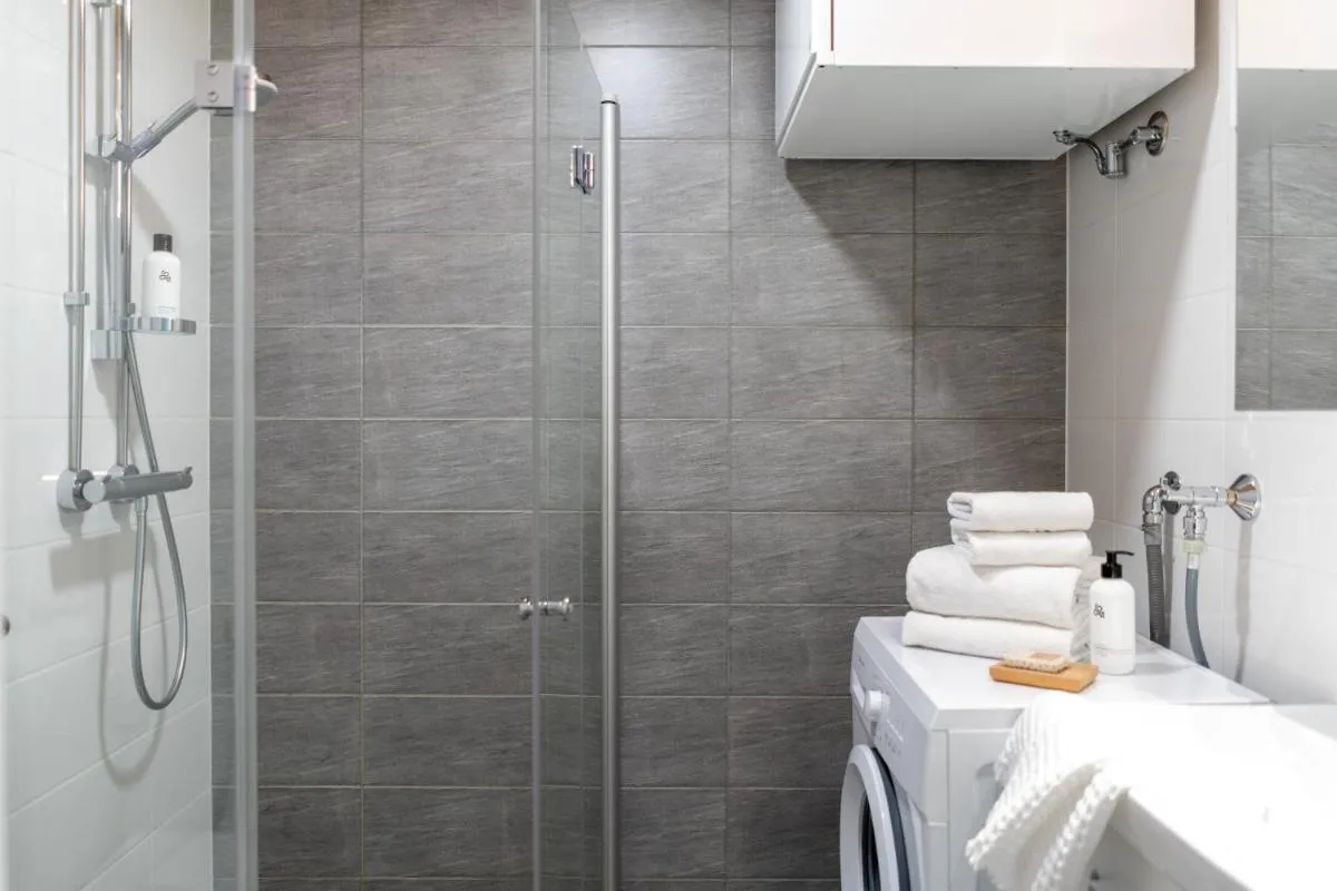 Image 2 of Iso aurinkoinen parveke ja hyvät yhteydet