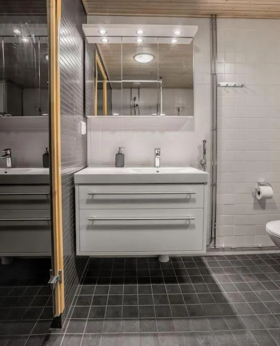 Image 4 of Kotimaailma – Avara ja valoisa kolmio saunalla lähellä Helsingin keskustaa