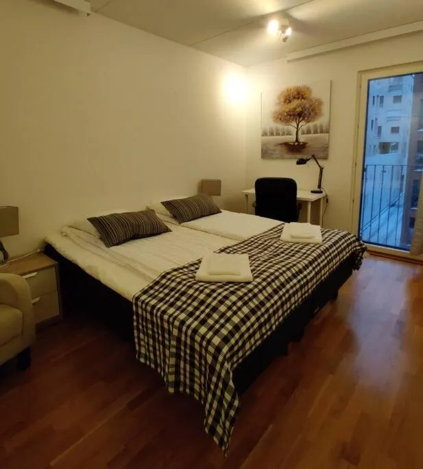 Image 3 of Kotimaailma – Avara ja valoisa kolmio saunalla lähellä Helsingin keskustaa