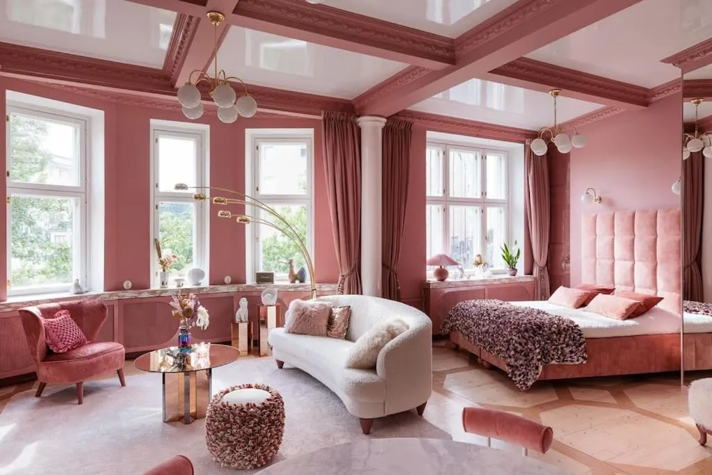 Image of Luxury Pink Suite