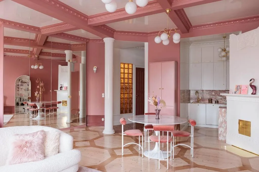 Image 1 of Luxury Pink Suite