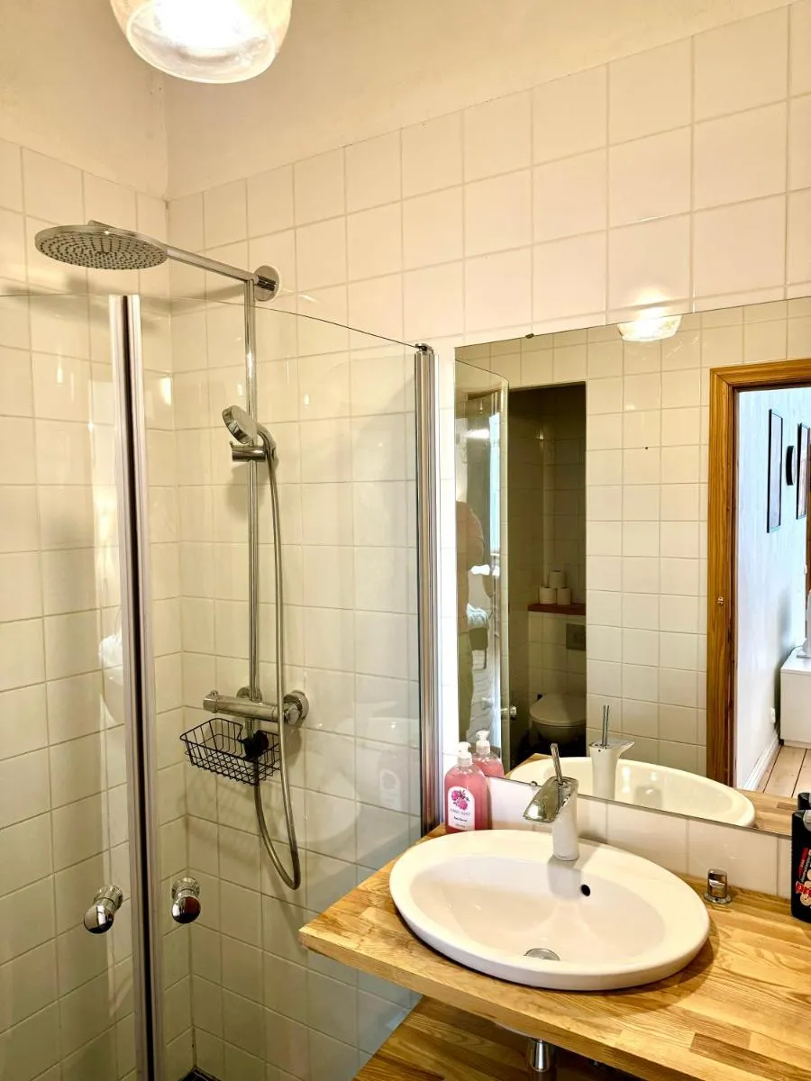 Image 3 of Melrose Place