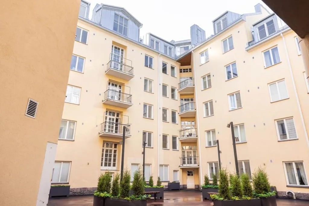 Image 5 of Spacious apt on Tranquil Courtyard