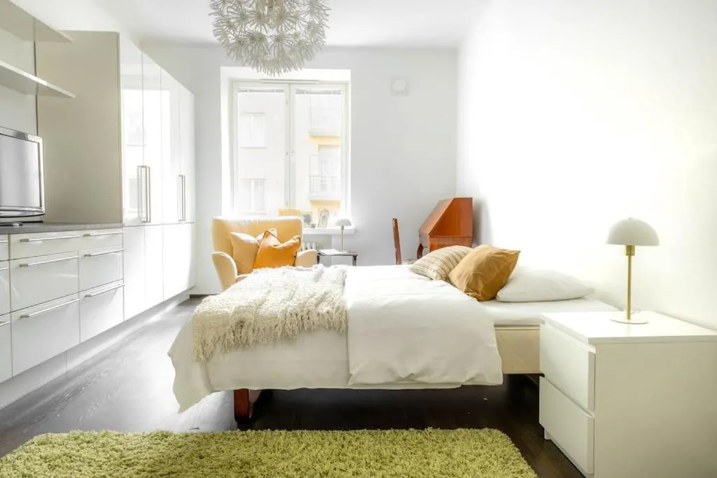 Image 6 of Spacious apt on Tranquil Courtyard