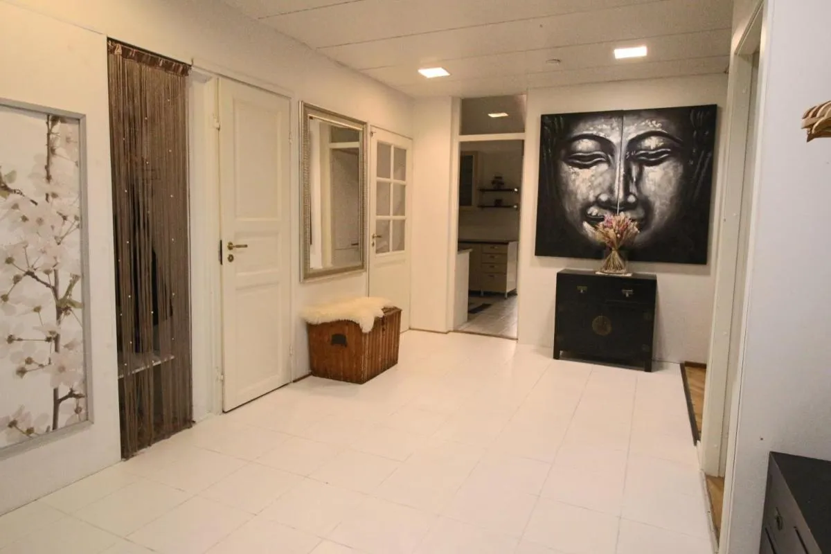 Image 3 of Suuri talo Kaskisaaressa lähellä Helsingin keskustaa