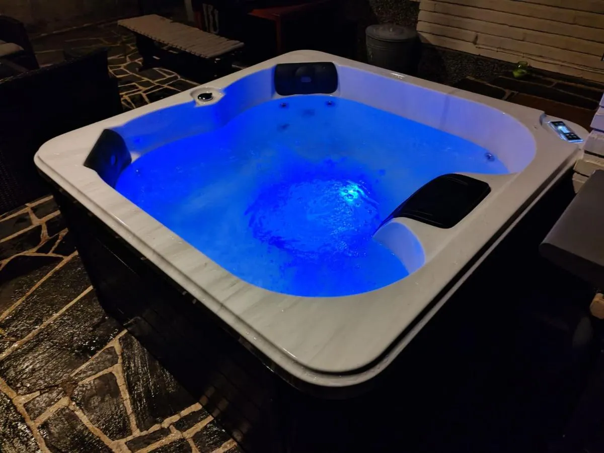 Image 1 of Suuri talo Kaskisaaressa lähellä Helsingin keskustaa