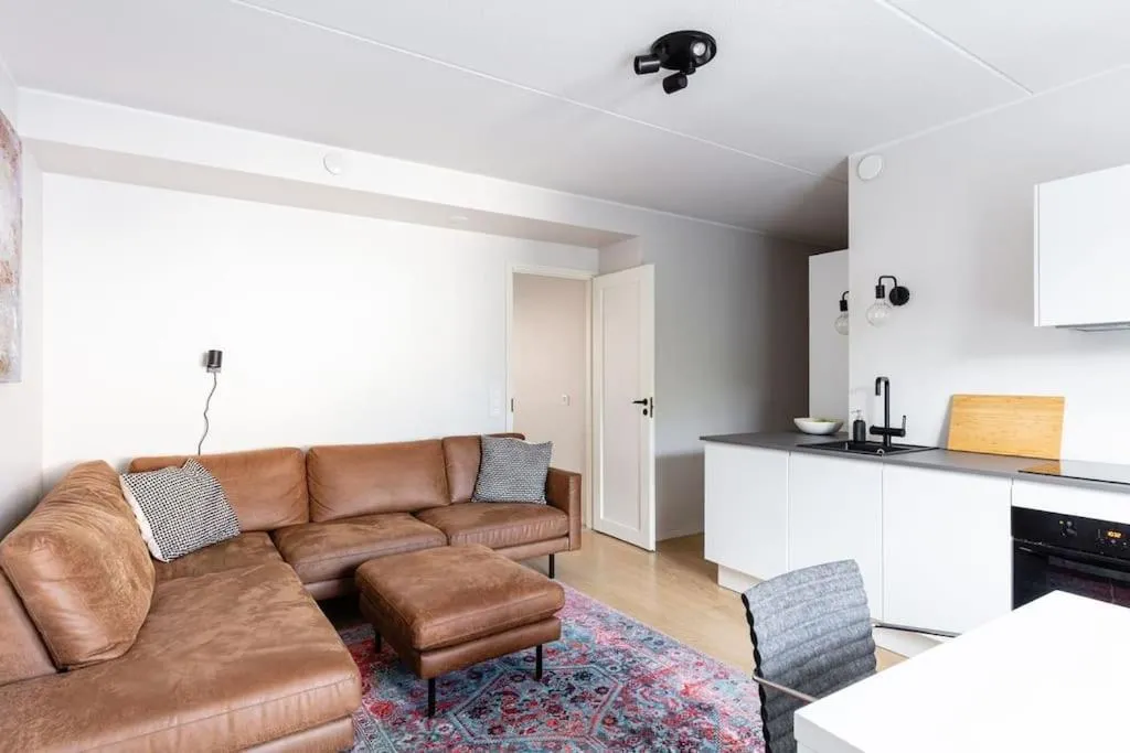 Image 2 of Tilava ja moderni kolmio Kalliossa