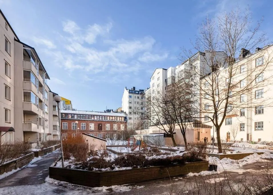 Image 4 of Tilava ja moderni kolmio Kalliossa