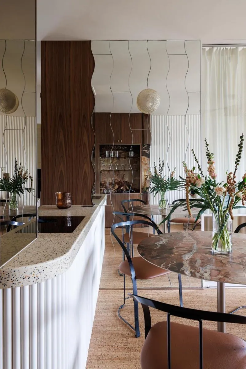 Image 4 of Vintage Glamour Suite