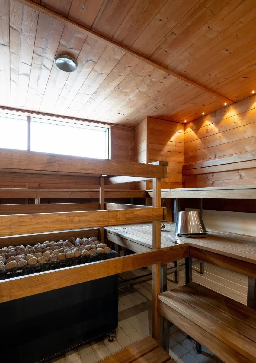 Image 3 of Waterfront 1 Bedroom Skyscraper Suite – 18th Floor – Free Garage Parking