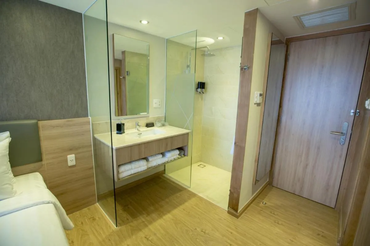 Image 3 of Avanti Hotel