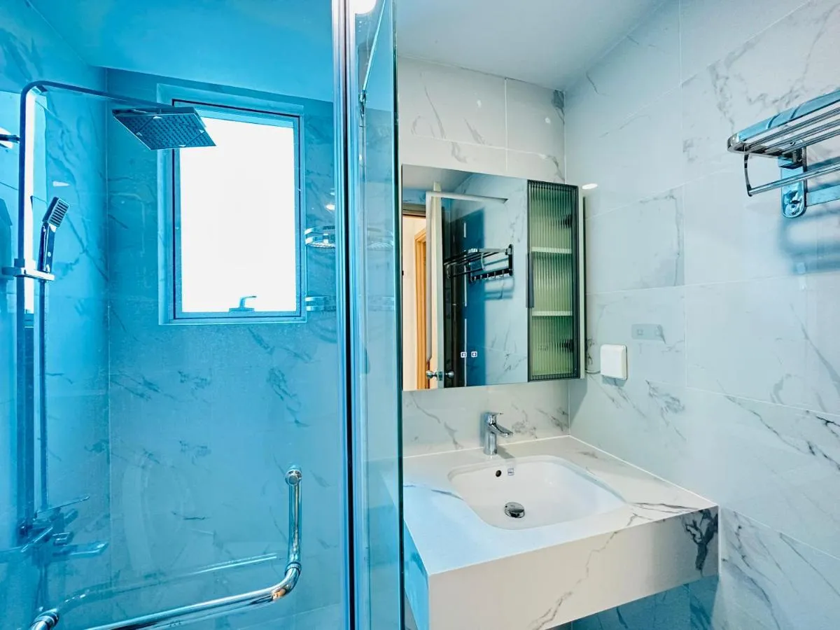 Image 3 of Căn hộ Sunrise City view 2 phòng ngủ, 76m2, Gym & hồ bơi free, lầu cao, view quận 1