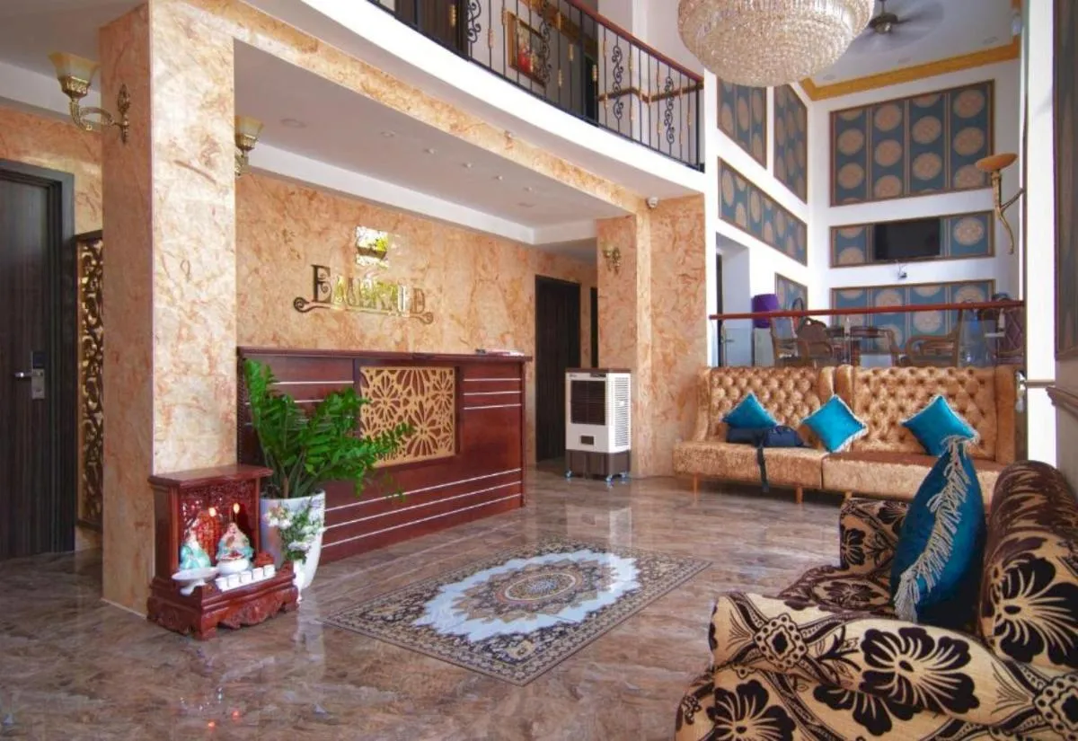 Image 3 of Collection O Emerald Luxury Hotel & Apartment