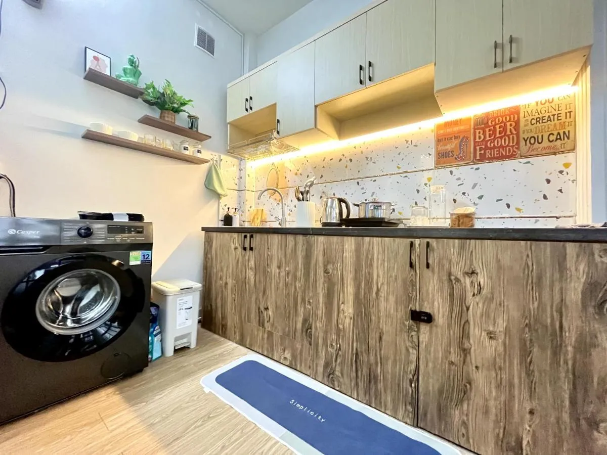 Image 3 of Cozy Studio with large Balcony in central Bui Vien District 1