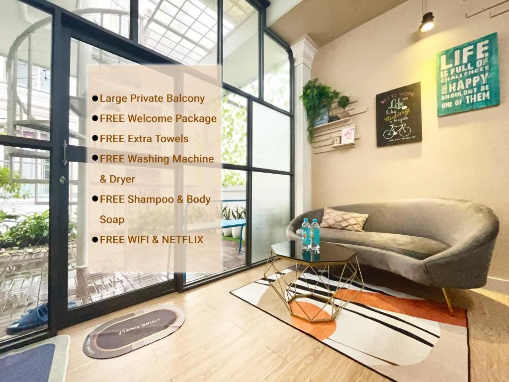 Image 1 of Cozy Studio with large Balcony in central Bui Vien District 1