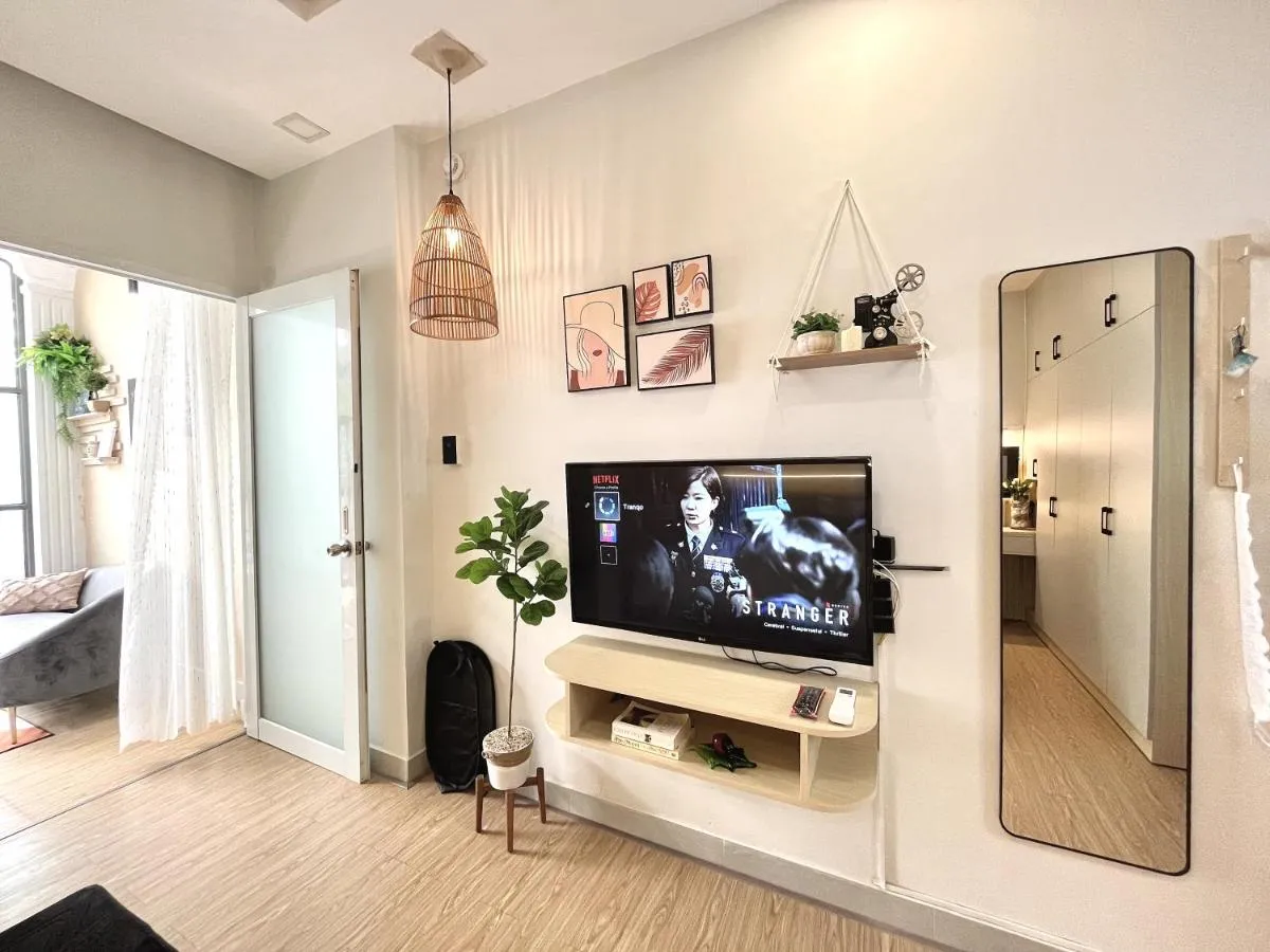 Image 4 of Cozy Studio with large Balcony in central Bui Vien District 1