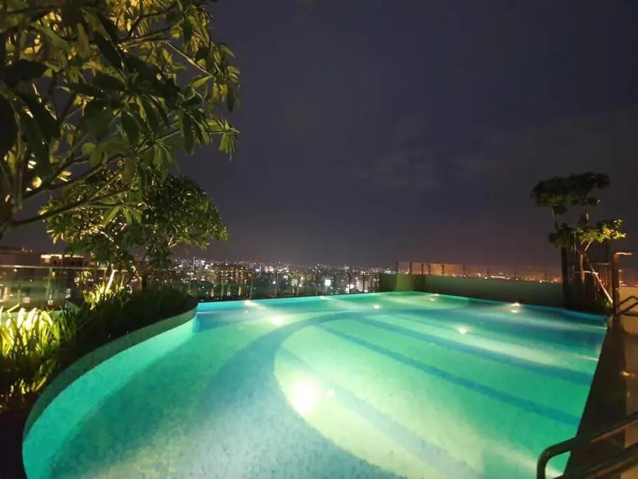 Image 3 of Cozy apartment with Airport runway view – 2BR GYM and POOL