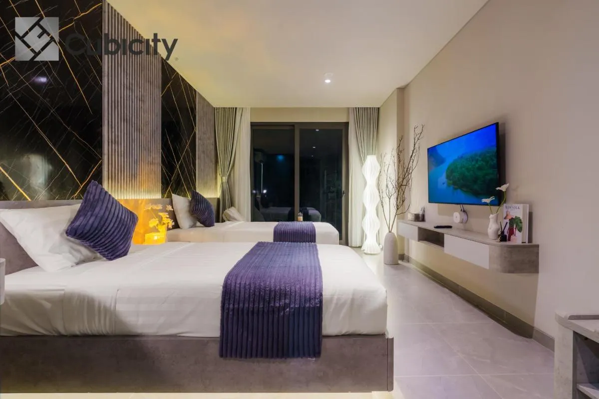 Image 5 of Cubicity Wall Street House