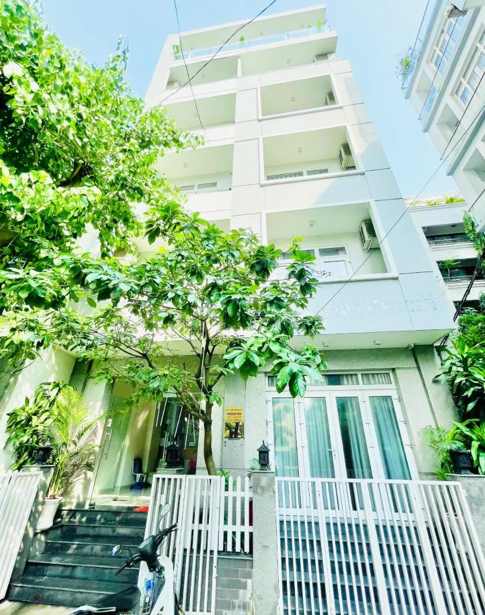 Image 4 of EMERALD APARTMENTS