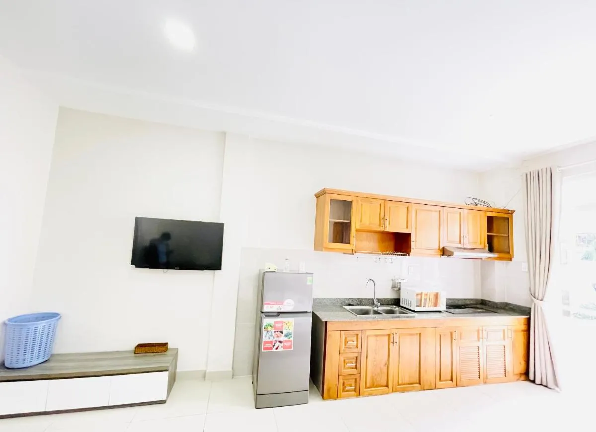 Image 3 of EMERALD APARTMENTS
