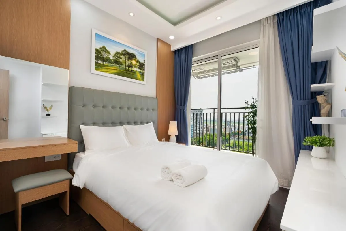 Image 4 of Golden Mansion – Transit Apt Free POOL & GYM
