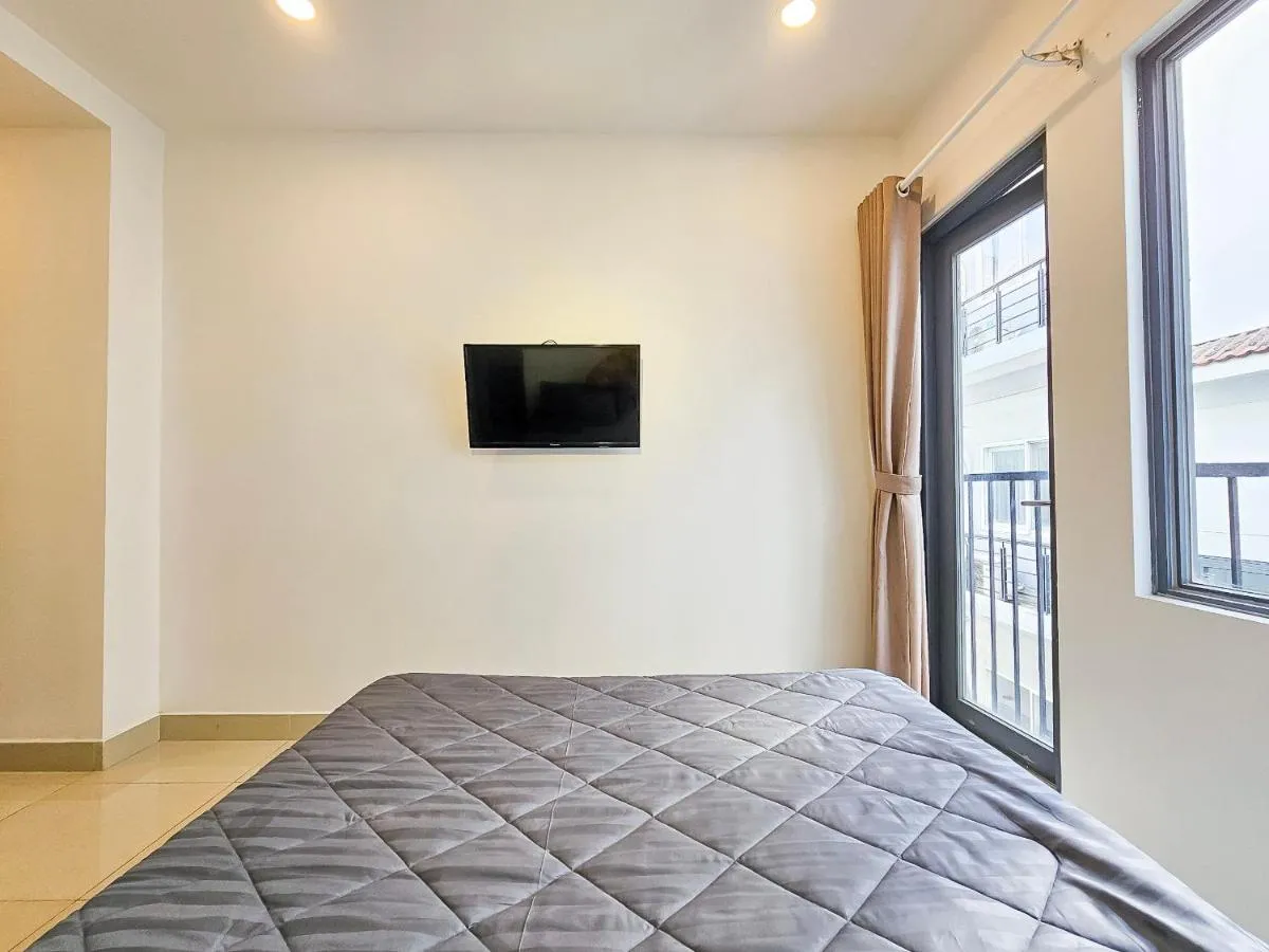 Image 5 of Golden Sun 3 Apartment