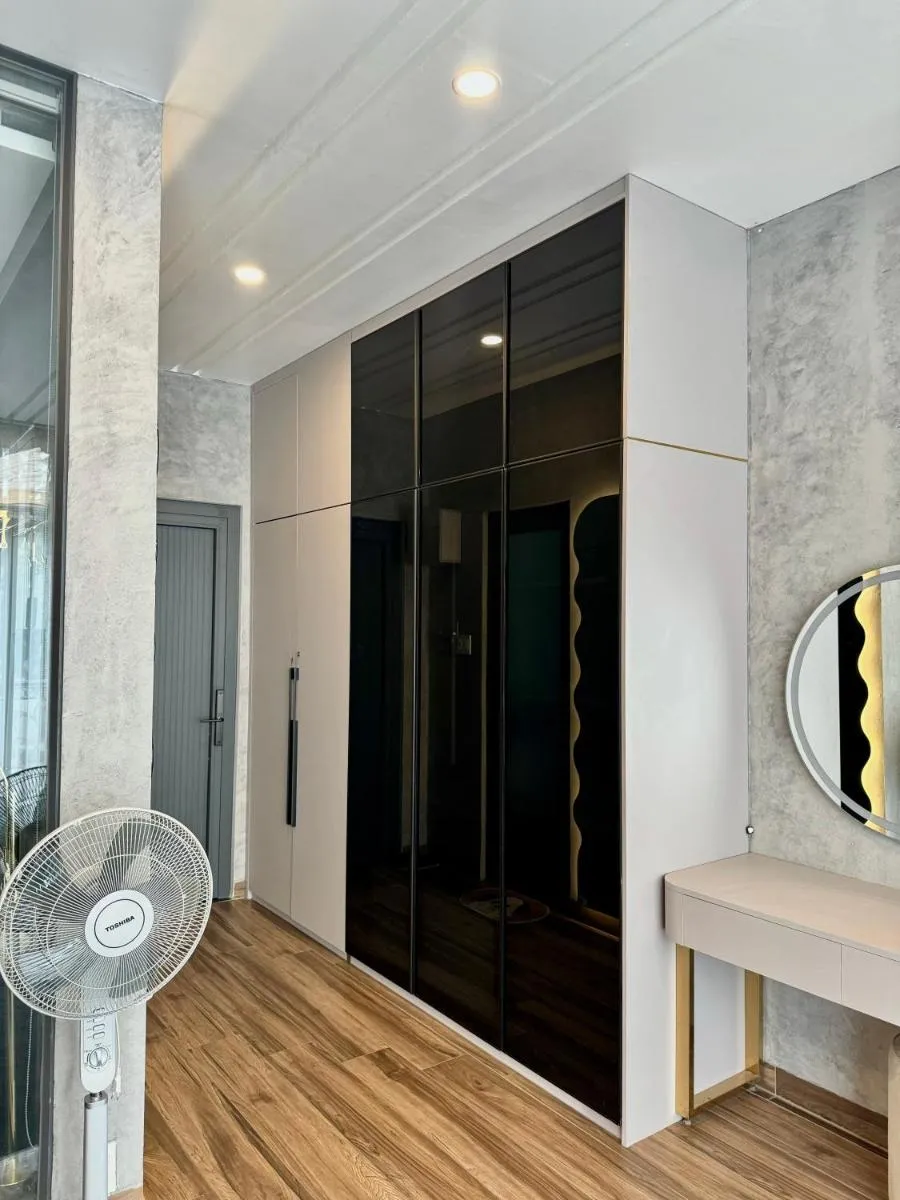 Image 4 of Khánh Nguyễn Luxury Apartment, balcony street view, large bathtub