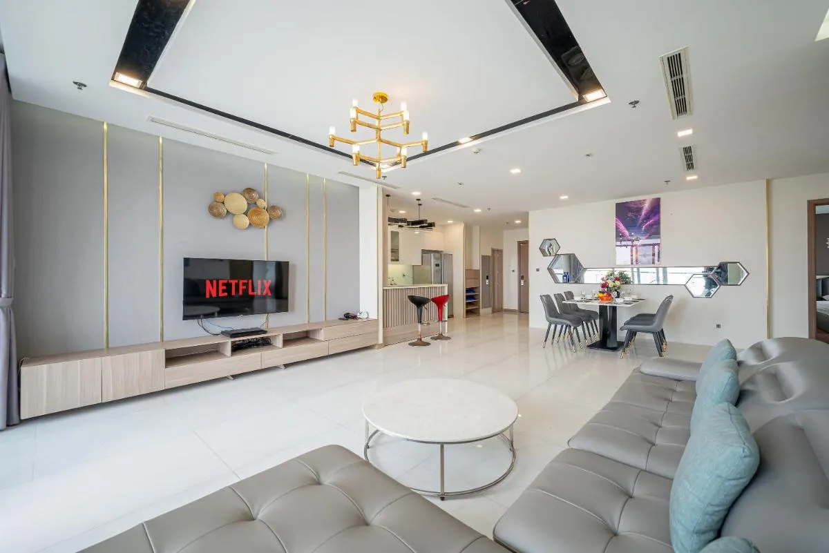 Image 3 of Landmark Luxury Apartment 1234PN
