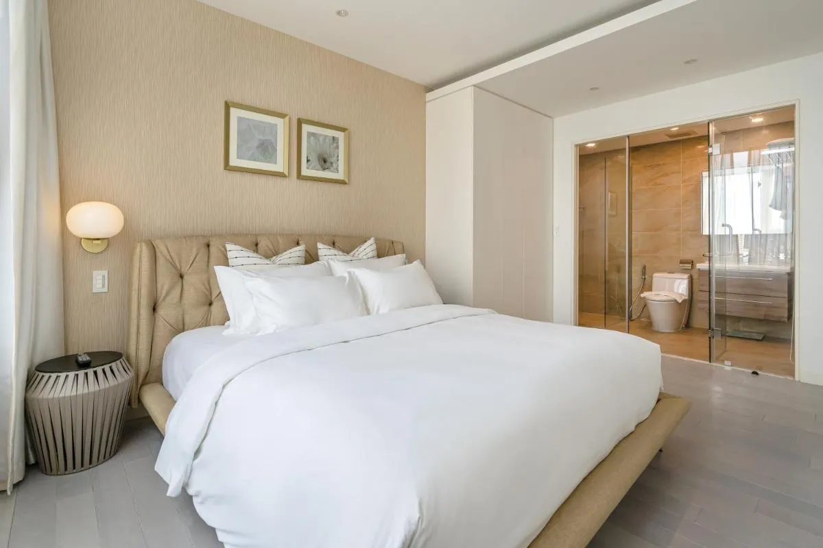 Image 3 of Leman Luxury Suite with Rooftop Pool & Gym