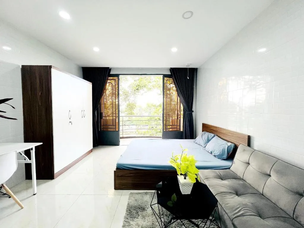 Image 1 of Long Home 2