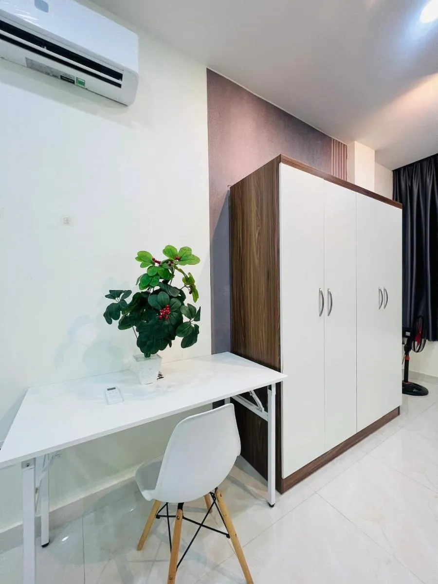 Image 4 of Long Home 2B