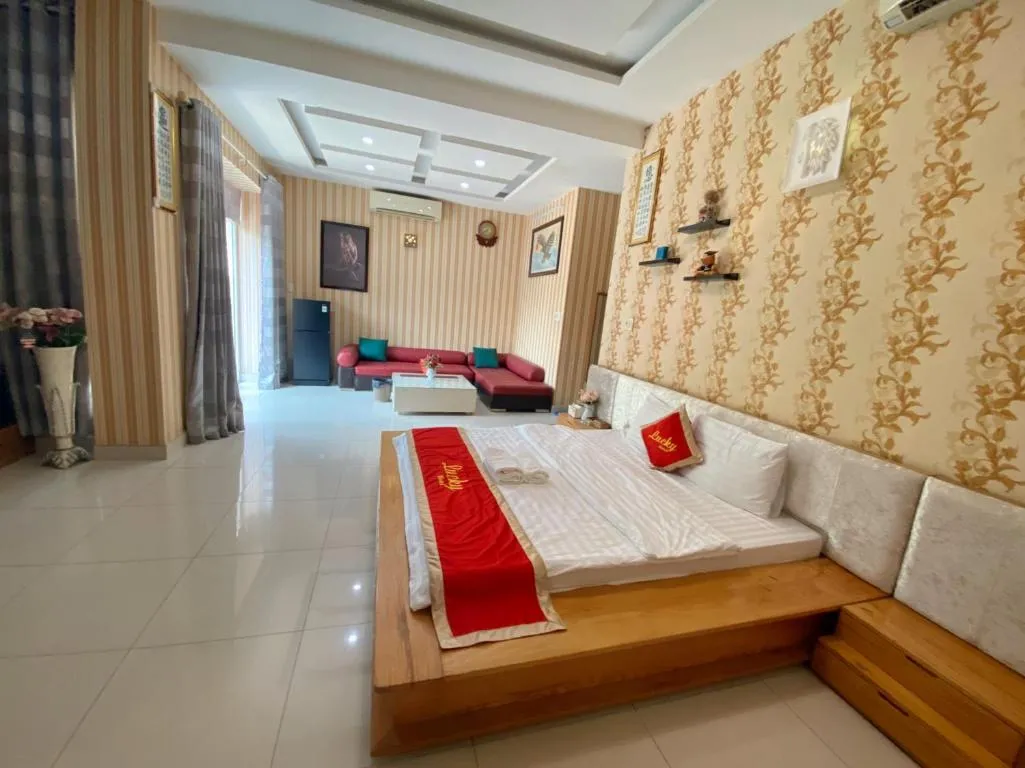Image 1 of Lucky hotel