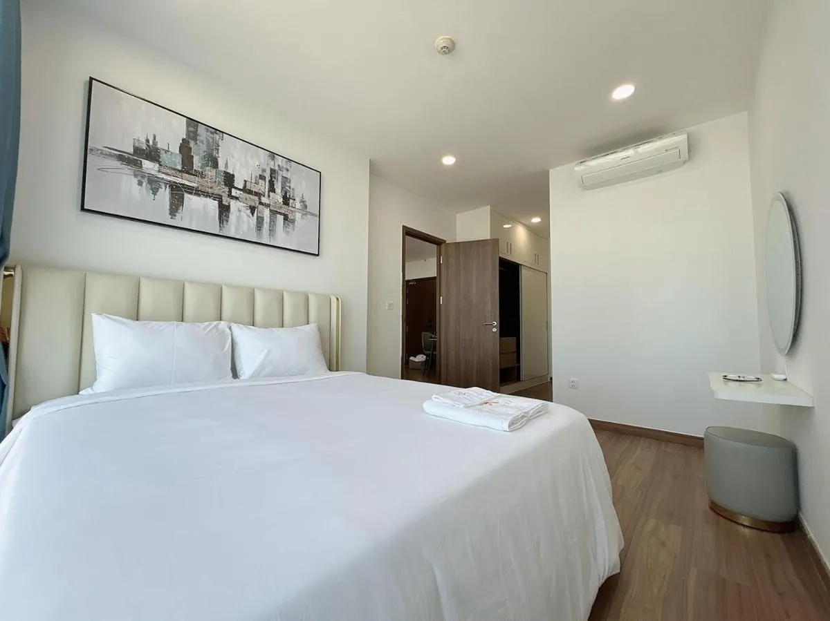 Image 5 of Luxury 2BR Condo in District 7