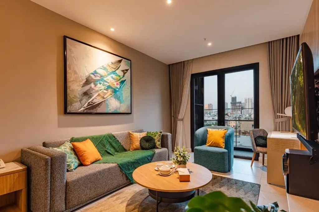 Image 1 of Luxury 2 or 3BR Apartment in Dist 1 n Pool, gym, airport pickup