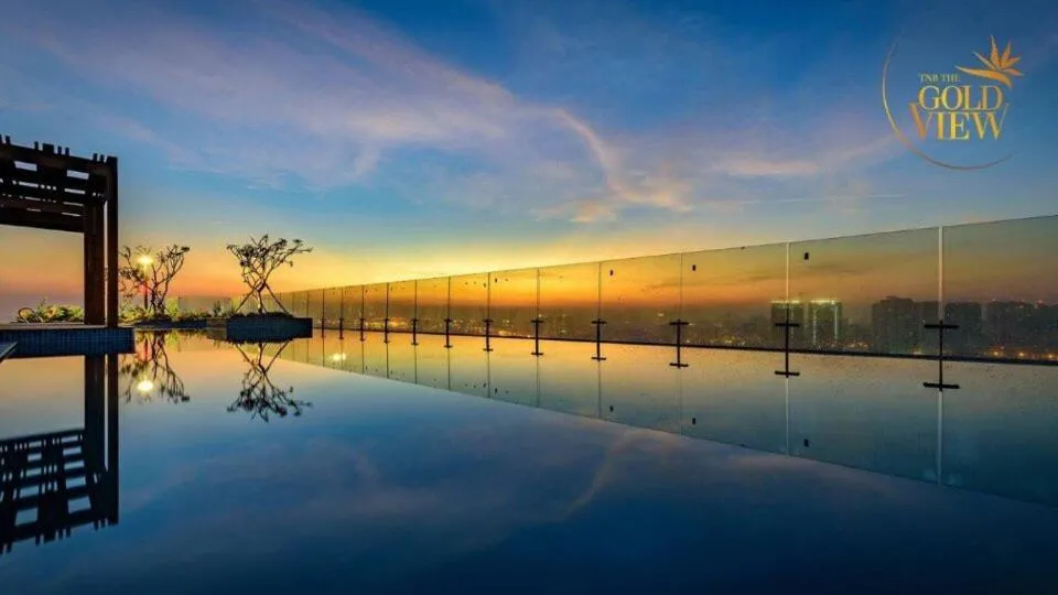 Image 3 of Luxury Gold Apartment 86 -Rooftop Pool Central City